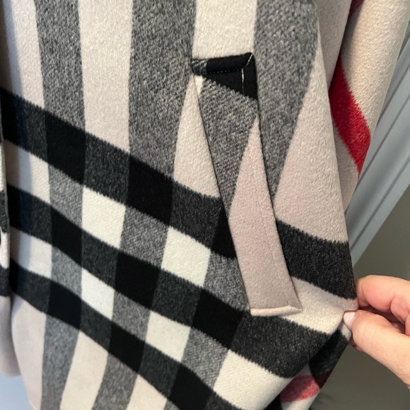 Wolfie Cashmere Fur Cape - Picture 5 of 6